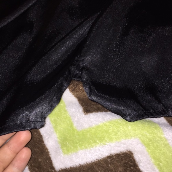 Black tank top - Picture 2 of 2